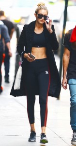 how-it-girls-dress-for-the-gym-1530108-1448026194.640x0c